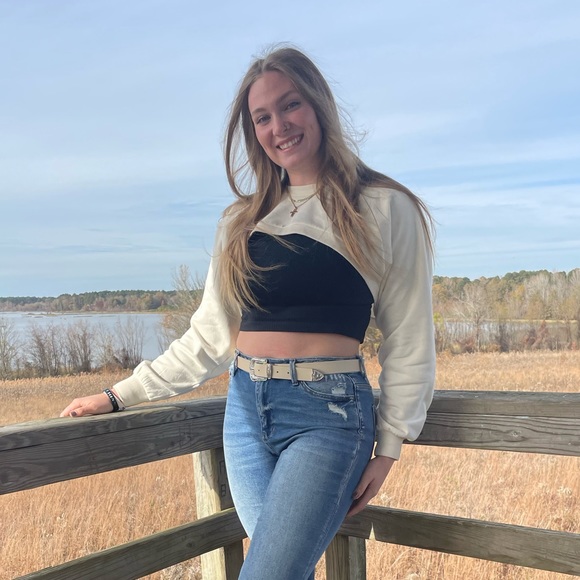 Cropped hoodie overlay. - Picture 3 of 3